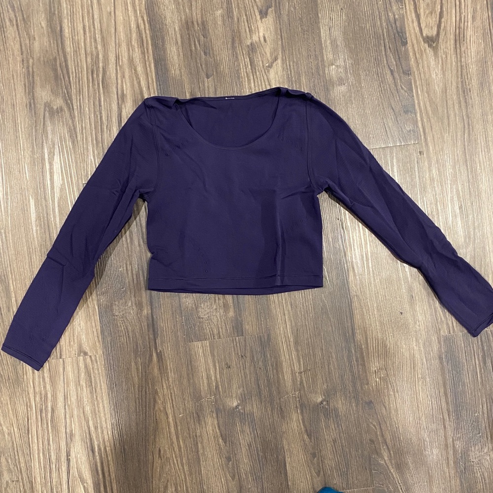Lululemon: Long Sleeve Crop Top